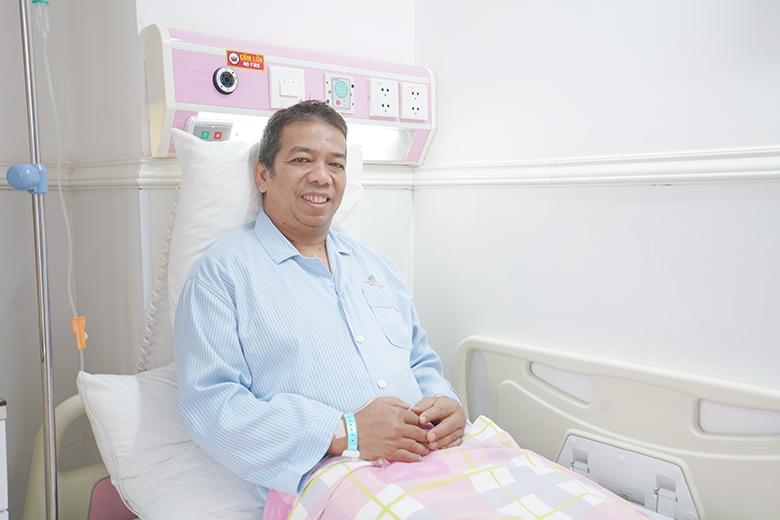 obstructed umbilical hernia at Hong Ngoc General Hospital
